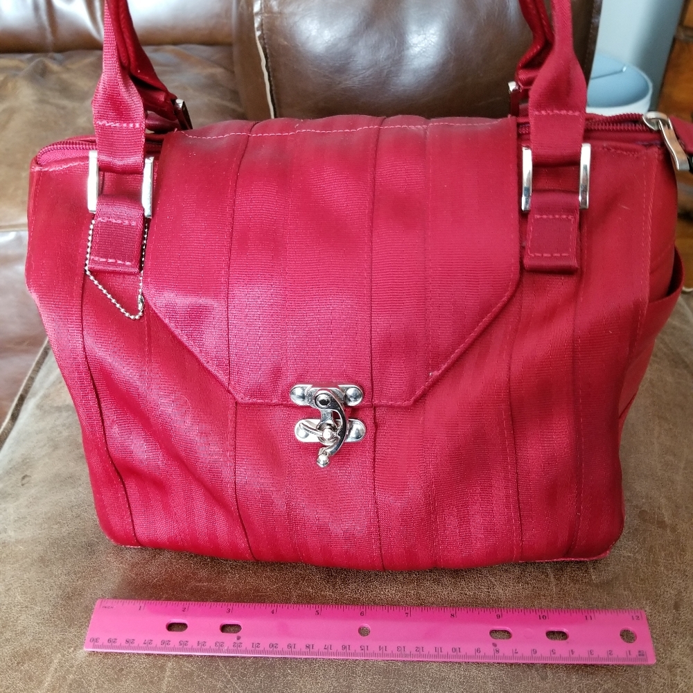 Maggie seatbelt purse